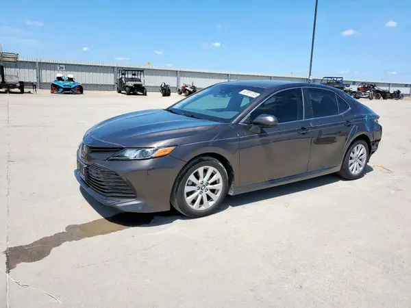 4T1B11HK3JU580965 2018 TOYOTA CAMRY - Image 1