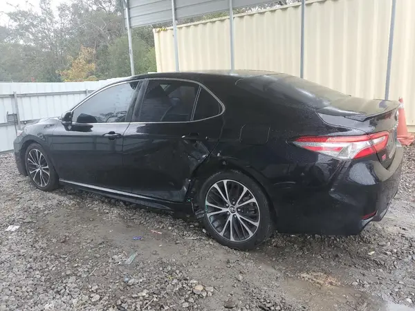4T1B11HK3JU581243 2018 TOYOTA CAMRY - Image 2