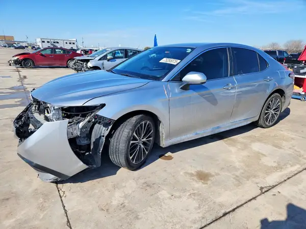 4T1B11HK3JU582411 2018 TOYOTA CAMRY - Image 1