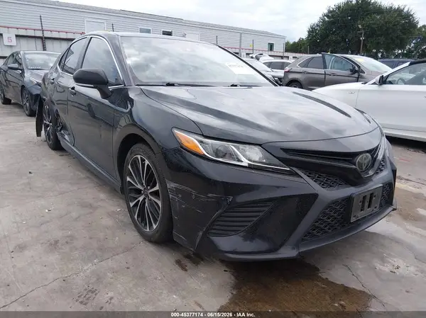 4T1B11HK3JU582537 2018 TOYOTA CAMRY - Image 1