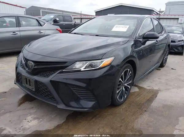 4T1B11HK3JU582537 2018 TOYOTA CAMRY - Image 2