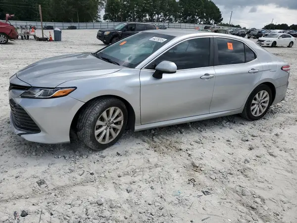 4T1B11HK3JU583218 2018 TOYOTA CAMRY - Image 1