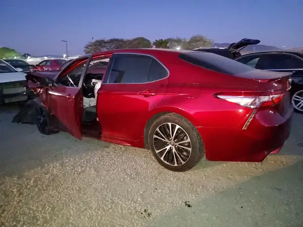 4T1B11HK3JU583297 2018 TOYOTA CAMRY - Image 2