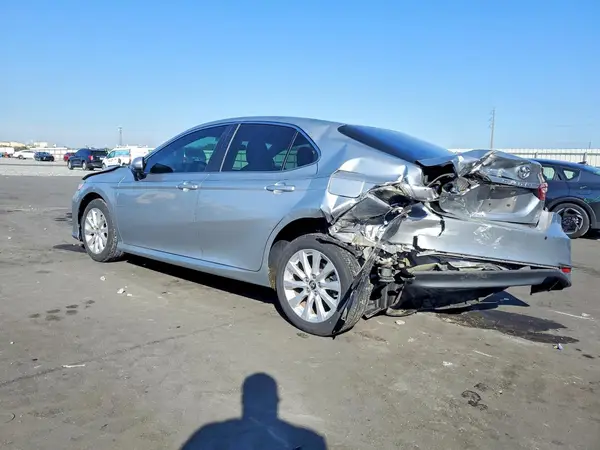 4T1B11HK3JU583655 2018 TOYOTA CAMRY - Image 2