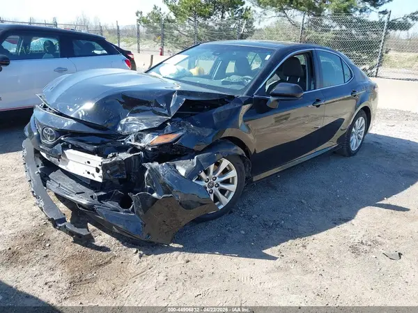 4T1B11HK3JU584062 2018 TOYOTA CAMRY - Image 2