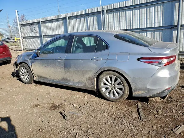 4T1B11HK3JU584255 2018 TOYOTA CAMRY - Image 2