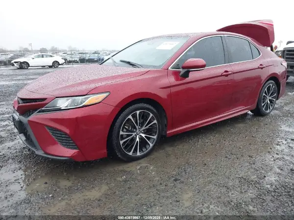 4T1B11HK3JU584336 2018 TOYOTA CAMRY - Image 2