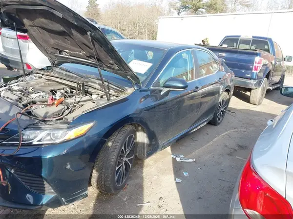 4T1B11HK3JU584658 2018 TOYOTA CAMRY - Image 2