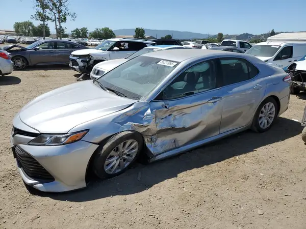 4T1B11HK3JU585129 2018 TOYOTA CAMRY - Image 1