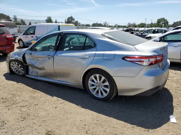 4T1B11HK3JU585129 2018 TOYOTA CAMRY - Image 2