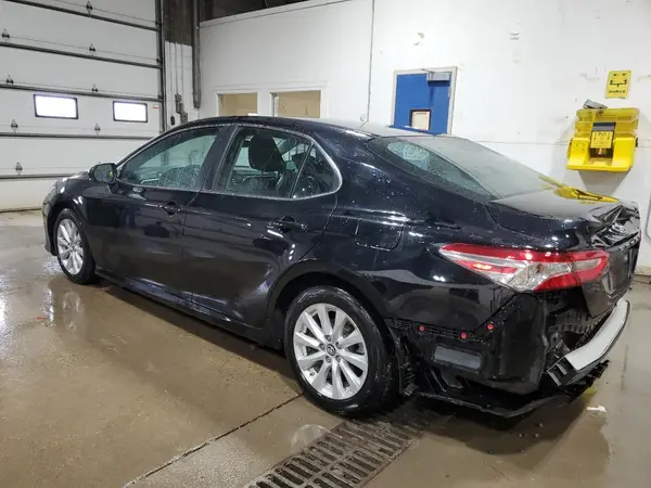 4T1B11HK3JU585633 2018 TOYOTA CAMRY - Image 2