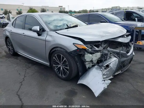 4T1B11HK3JU585678 2018 TOYOTA CAMRY - Image 1