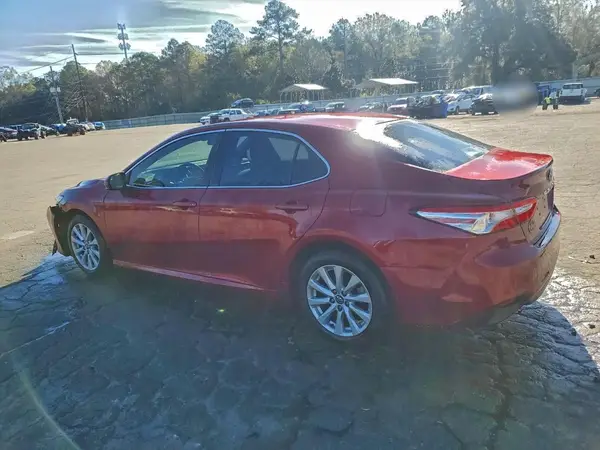 4T1B11HK3JU585972 2018 TOYOTA CAMRY - Image 2