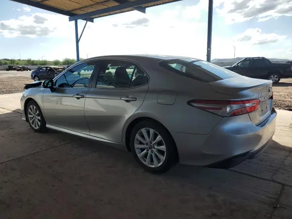 4T1B11HK3JU586314 2018 TOYOTA CAMRY - Image 2