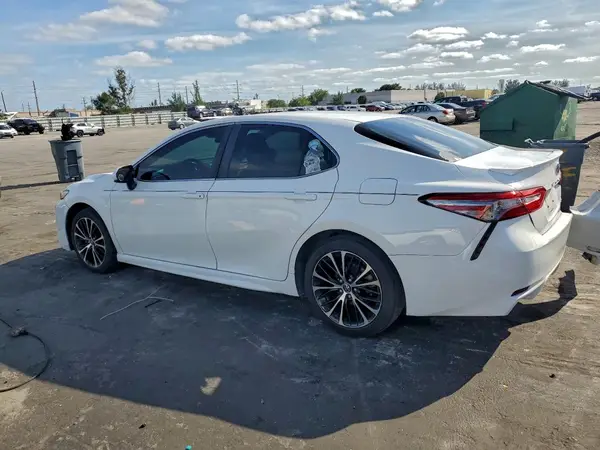 4T1B11HK3JU586636 2018 TOYOTA CAMRY - Image 2