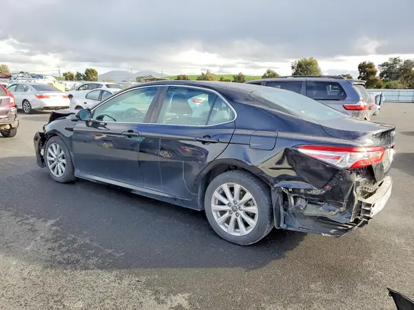 4T1B11HK3JU586765 2018 TOYOTA CAMRY - Image 2