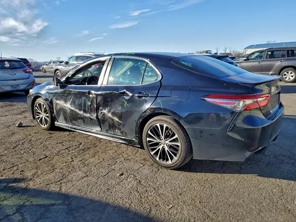 4T1B11HK3JU586992 2018 TOYOTA CAMRY - Image 2