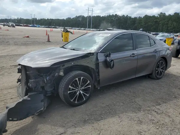 4T1B11HK3JU587916 2018 TOYOTA CAMRY - Image 1