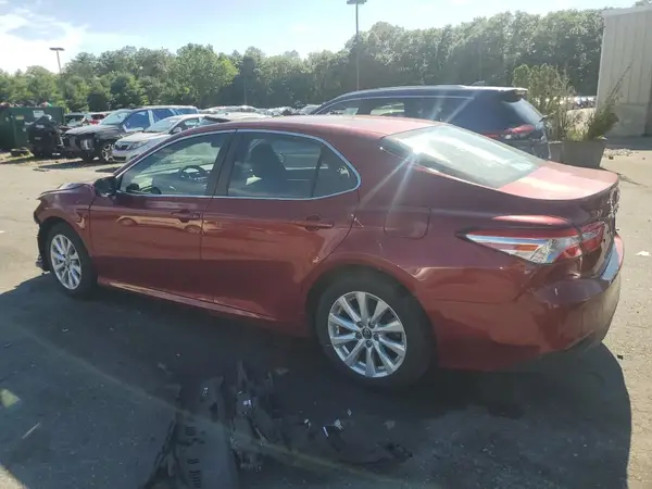 4T1B11HK3JU588323 2018 TOYOTA CAMRY - Image 2