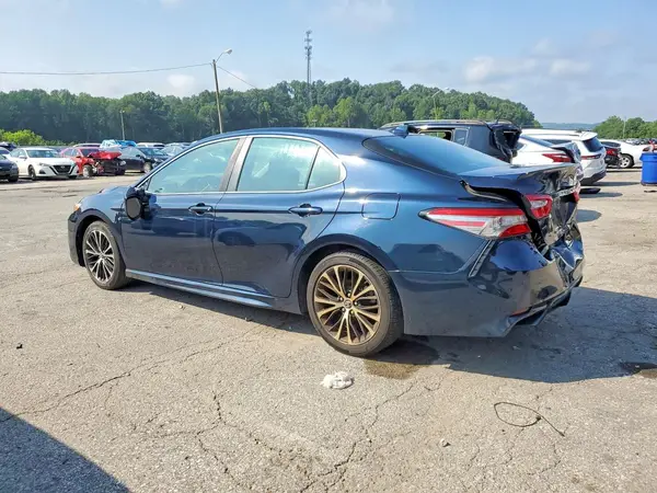 4T1B11HK3JU589116 2018 TOYOTA CAMRY - Image 2