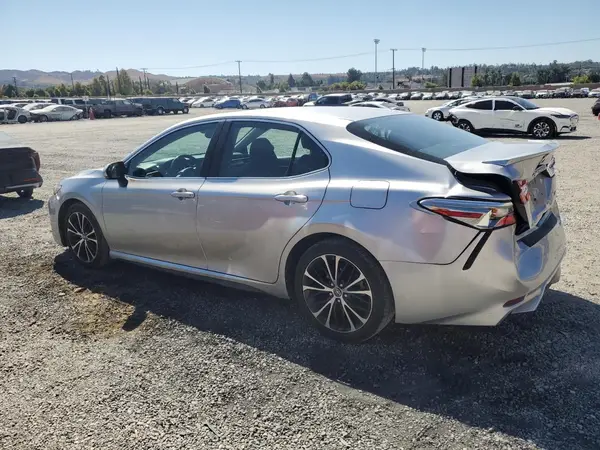 4T1B11HK3JU589875 2018 TOYOTA CAMRY - Image 2