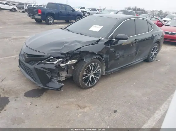 4T1B11HK3JU590511 2018 TOYOTA CAMRY - Image 2