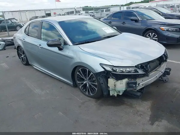 4T1B11HK3JU590766 2018 TOYOTA CAMRY - Image 1