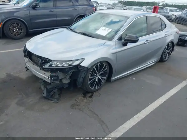 4T1B11HK3JU590766 2018 TOYOTA CAMRY - Image 2