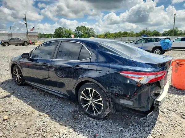 4T1B11HK3JU591643 2018 TOYOTA CAMRY - Image 2