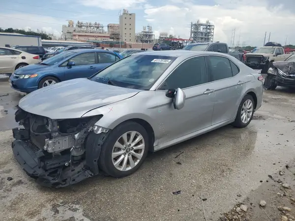4T1B11HK3JU591982 2018 TOYOTA CAMRY - Image 1