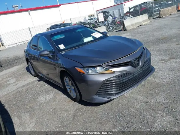 4T1B11HK3JU592016 2018 TOYOTA CAMRY - Image 1