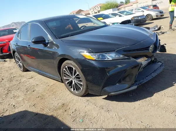 4T1B11HK3JU592131 2018 TOYOTA CAMRY - Image 1