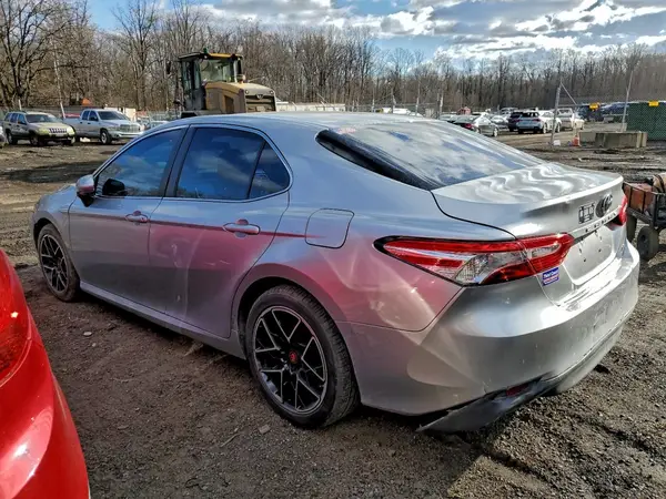 4T1B11HK3JU592436 2018 TOYOTA CAMRY - Image 2