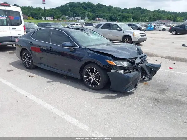 4T1B11HK3JU592792 2018 TOYOTA CAMRY - Image 1