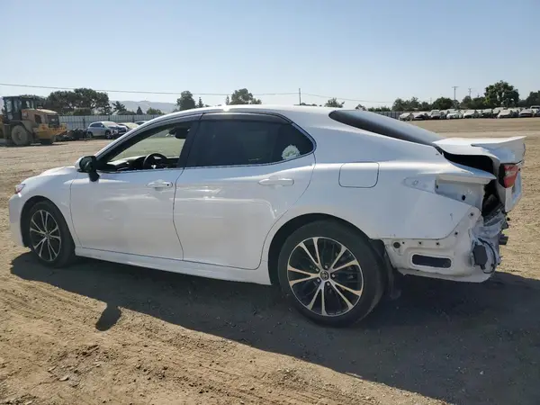 4T1B11HK3JU597734 2018 TOYOTA CAMRY - Image 2