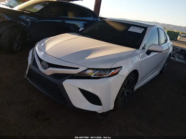 4T1B11HK3JU598107 2018 TOYOTA CAMRY - Image 2