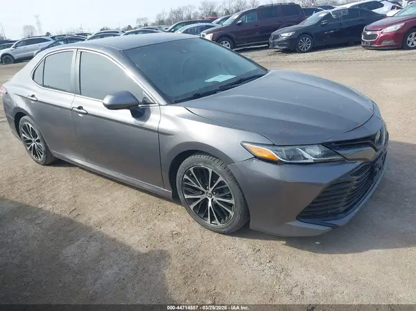 4T1B11HK3JU598351 2018 TOYOTA CAMRY - Image 1