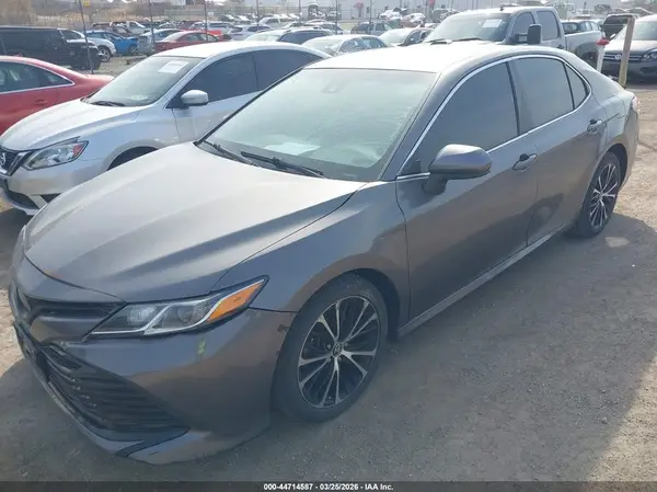 4T1B11HK3JU598351 2018 TOYOTA CAMRY - Image 2