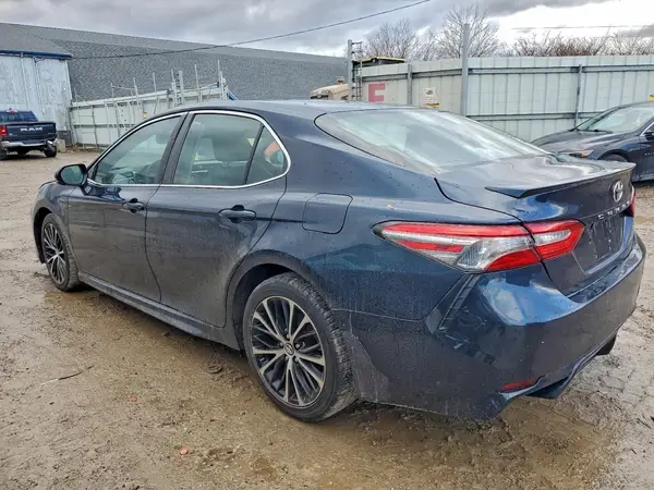 4T1B11HK3JU598625 2018 TOYOTA CAMRY - Image 2