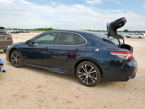 4T1B11HK3JU599385 2018 TOYOTA CAMRY - Image 2