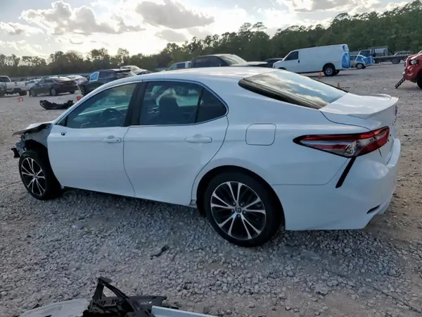 4T1B11HK3JU599564 2018 TOYOTA CAMRY - Image 2