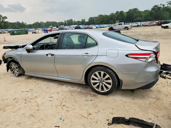 4T1B11HK3JU600468 2018 TOYOTA CAMRY - Image 2