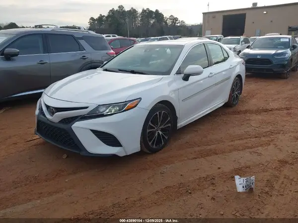 4T1B11HK3JU601166 2018 TOYOTA CAMRY - Image 2