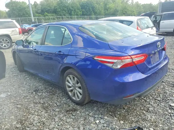 4T1B11HK3JU601748 2018 TOYOTA CAMRY - Image 2