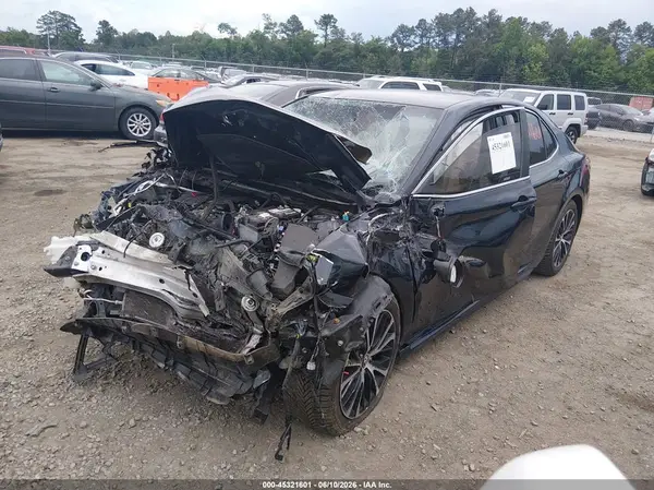 4T1B11HK3JU602057 2018 TOYOTA CAMRY - Image 2