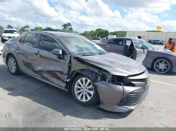 4T1B11HK3JU603533 2018 TOYOTA CAMRY - Image 1
