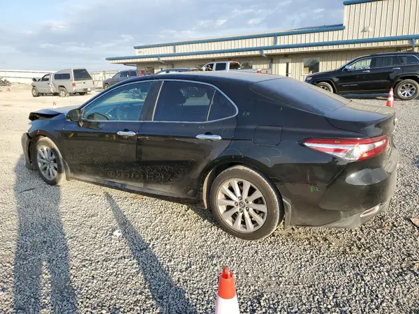 4T1B11HK3JU604519 2018 TOYOTA CAMRY - Image 2