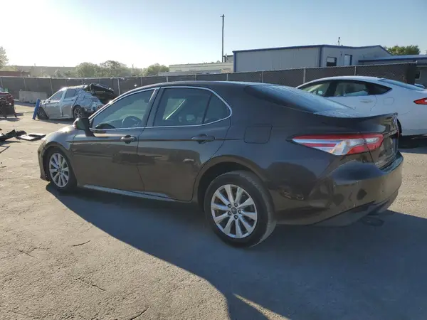4T1B11HK3JU604763 2018 TOYOTA CAMRY - Image 2
