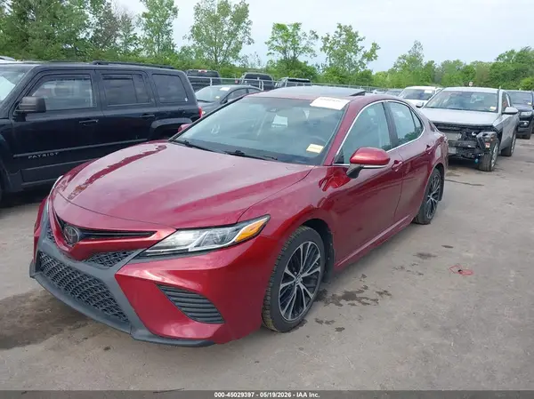 4T1B11HK3JU605220 2018 TOYOTA CAMRY - Image 2