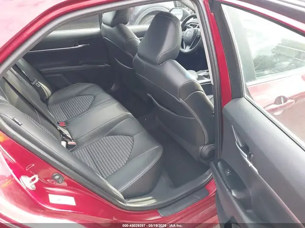 4T1B11HK3JU605220 2018 TOYOTA CAMRY - Image 8